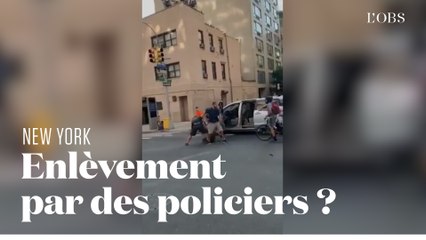 Des policiers de New York "enlèvent" une manifestante dans une camionnette banalisée