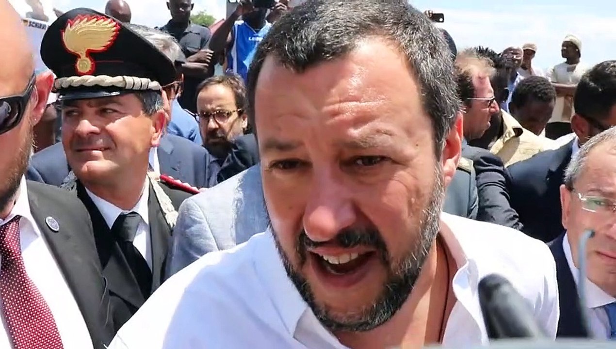 Immigrati, Salvini alla baraccopoli di San Ferdinando: "qui c'Ã¨ la testimonianza di quanto male fa l'immigrazione incontrollata"