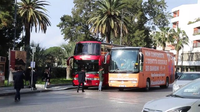 Inizia da Reggio Calabria il tour del Bus della LibertÃ che arriva a Piazza Indipendenza