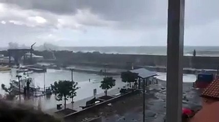 Video herunterladen: Le devastanti mareggiate sul Porto di Maratea: era uno dei piÃ¹ protetti e riparati, oggi ha subito danni gravissimi