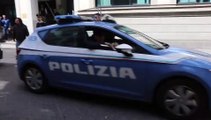 'Ndrangheta: le immagini dell'arrestato boss Pelle che lascia la Questura