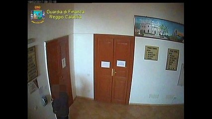 Reggio Calabria: scoperti "furbetti del cartellino", interdizione per 5 dipendenti pubblici