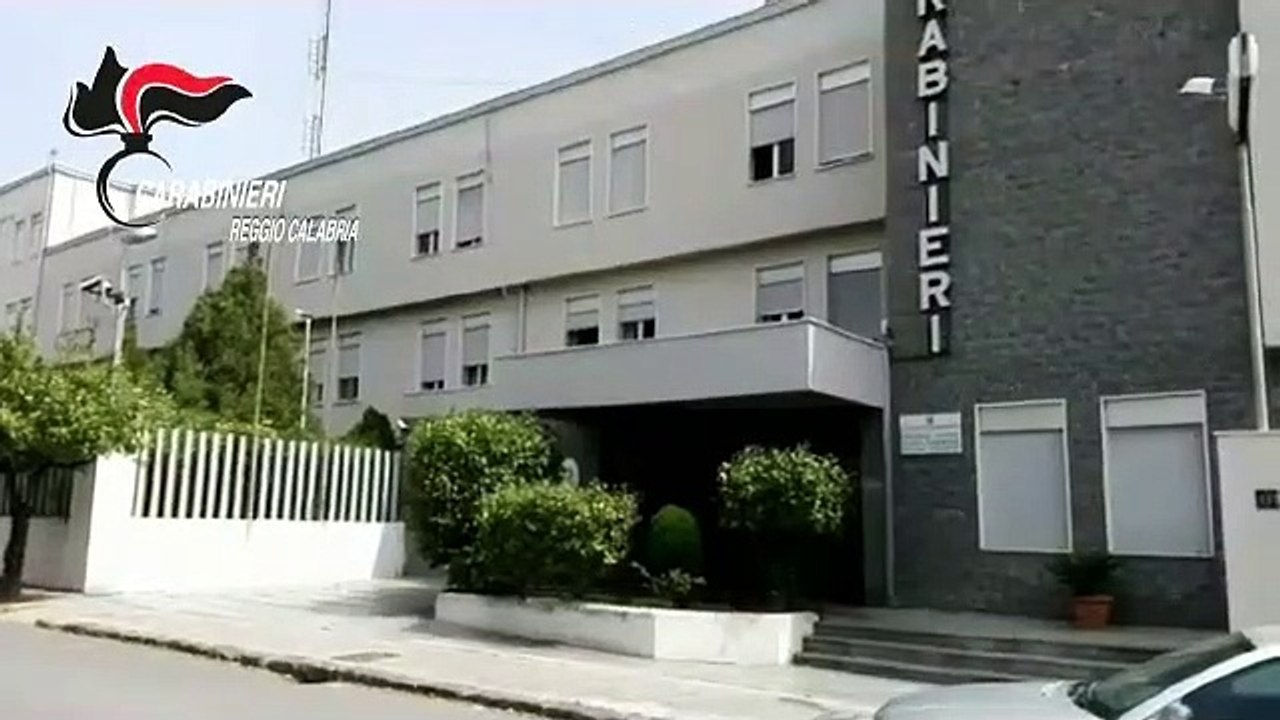 Reggio Calabria, arrestati padre e figlio per estorsione: le immagini dell'operazione dei Carabinieri