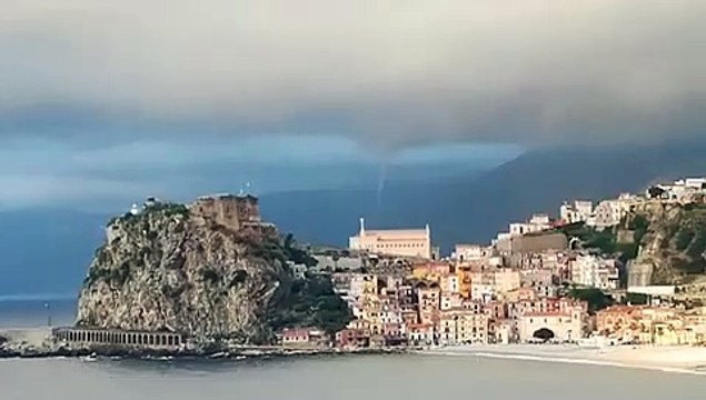 Maltempo, la panoramica del tornado di Domenica sera nel basso Tirreno visto da Scilla