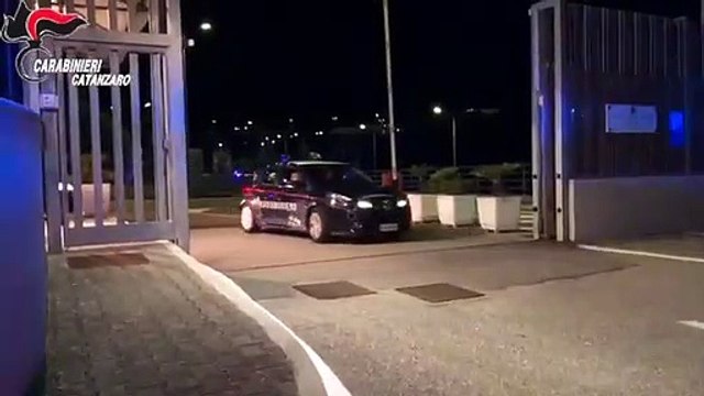 Maxi Blitz dei Carabinieri al Campo Rom di Lamezia Terme, le immagini da Scordovillo