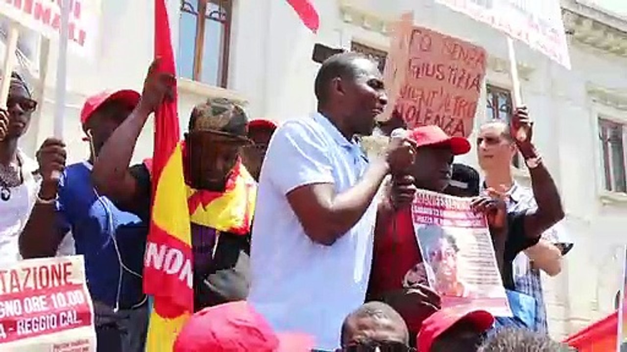 Reggio Calabria: manifestazione per Soumaila Sacko. Soumahoro: "a Di Maio diciamo che il lavoro si paga"