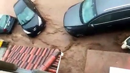 Descargar video: Maltempo in Calabria, Nicotera in ginocchio anche oggi per l'ennesimo nubifragio