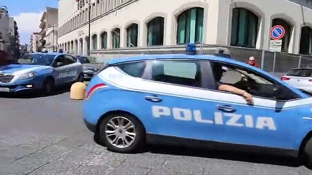 Reggio Calabria, operazione Happy dog : le immagini degli arrestati che lasciano la Questura