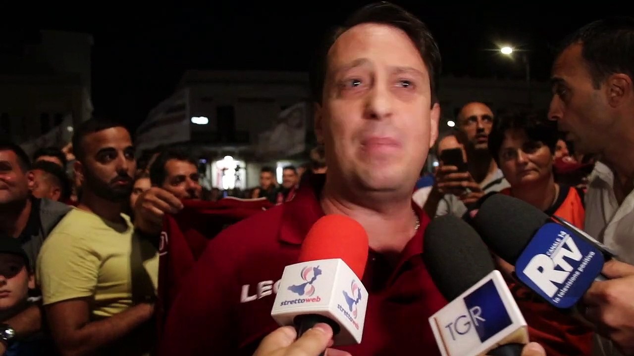 Reggio Calabria: entusiasmo a Piazza Duomo per la presentazione della Reggina. Gallo: "acquisteremo 3 calciatori"