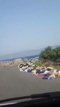 Reggio Calabria: emergenza rifiuti nella strada che porta ai nuovi mercati ortofrutticoli a San Gregorio