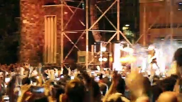 Reggio Calabria: uno scatenato Ermal Meta travolge piazza del Popolo