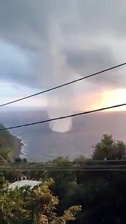 Maltempo in Calabria, l'enorme tornado di Palmi al tramonto di MercoledÃ¬ 25 Luglio