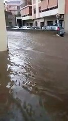 Download Video: Maltempo, bomba d'acqua a Reggio Calabria: allagamenti, strade trasformate in fiumi in piena