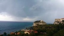 Maltempo in Calabria, il violento nubifragio arriva su Tropea