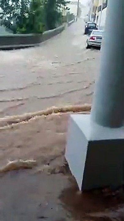 Maltempo, nubifragio a Tropea: inondazioni nel centro cittadino