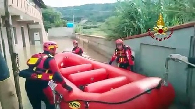 Nubifragio Vibo Valentia: i Vigili del Fuoco salvano coppia di anziani con un canotto