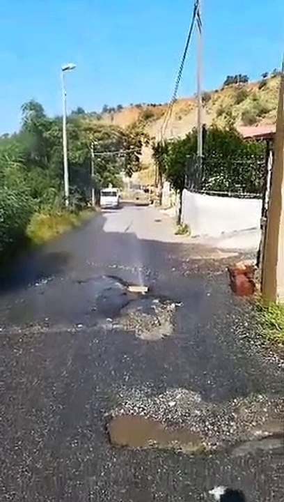 Reggio Calabria: le immagini della perdita d'acqua presente da oltre 3 mesi a Pellaro