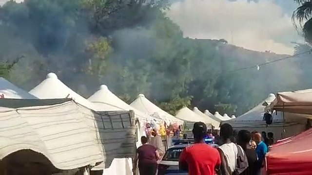 Reggio Calabria, incendio alle bancarelle di Pentimele: l'intervento della Polizia