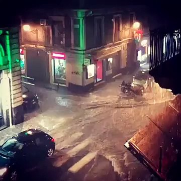 Maltempo, pioggia torrenziale a Catania: strade trasformate in fiumi in piena!