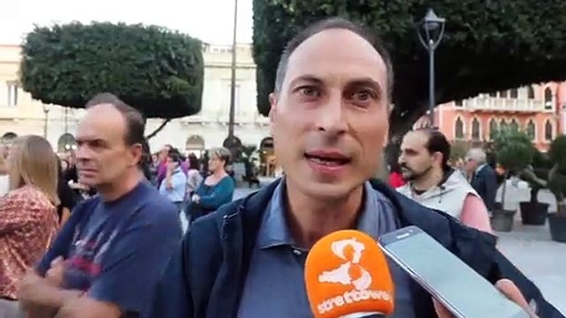 Reggio Calabria: presidio di solidarietÃ per Mimmo Lucano a Piazza Italia, intervista a Demetrio Delfino per Liberi e Uguali