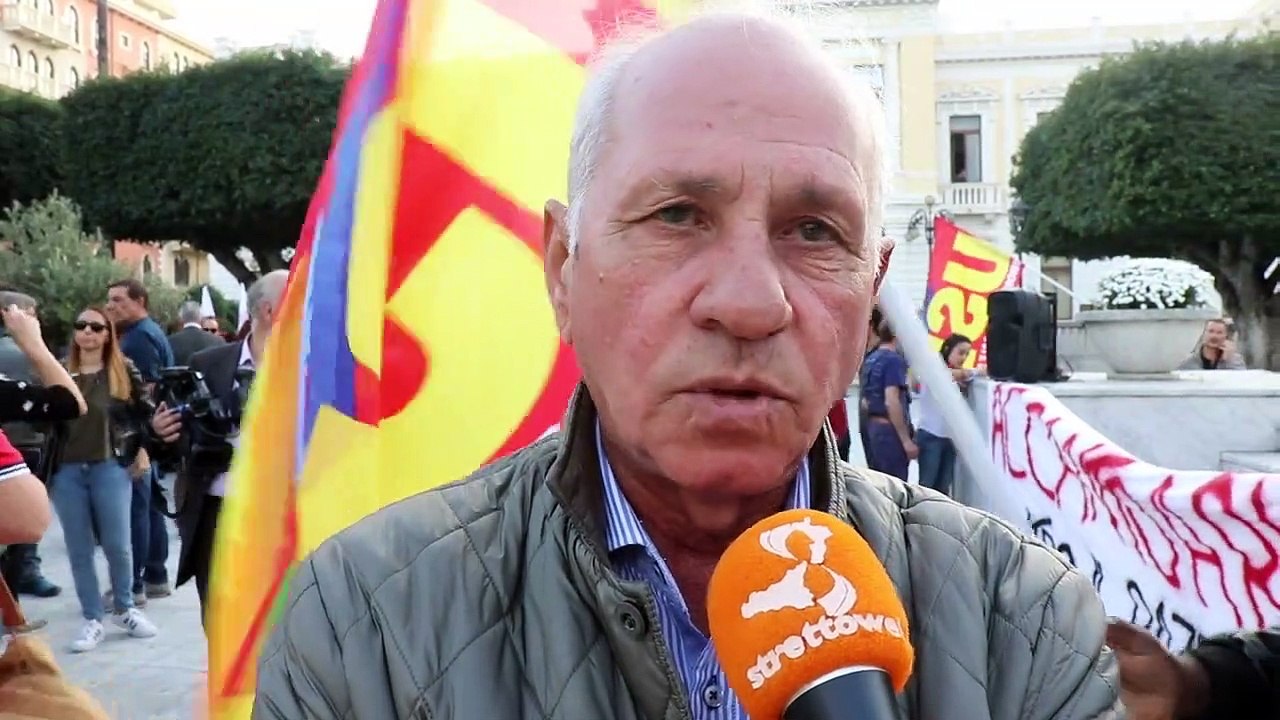 Reggio Calabria: presidio di solidarietÃ  per Mimmo Lucano a Piazza Italia, intervista ad Aurelio Monte, di USB Reggio Calabria