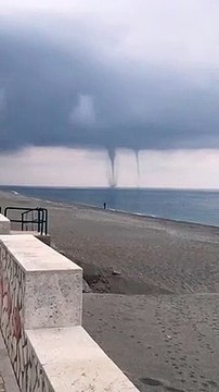 Maltempo, due trombe marine a Fiumefreddo Bruzio in Calabria: le immagini
