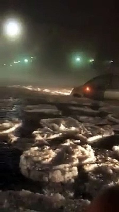 Maltempo Roma, anziani in fuga dall'auto sommersa da acqua e grandine