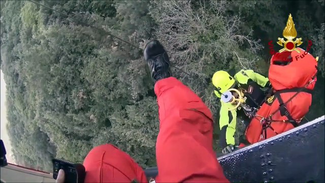 Reggio Calabria, tragedia in Aspromonte: le immagini del recupero del cadavere