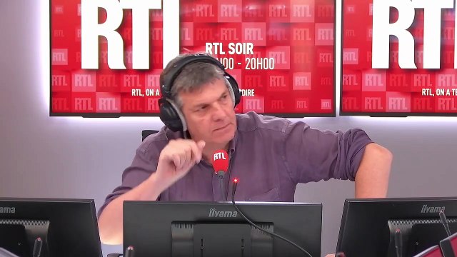 Remaniement : quand Le Drian parle de cette folle de Royal