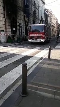 Reggio Calabria: incendio distrugge un negozio del centro vicino il tapis roulant