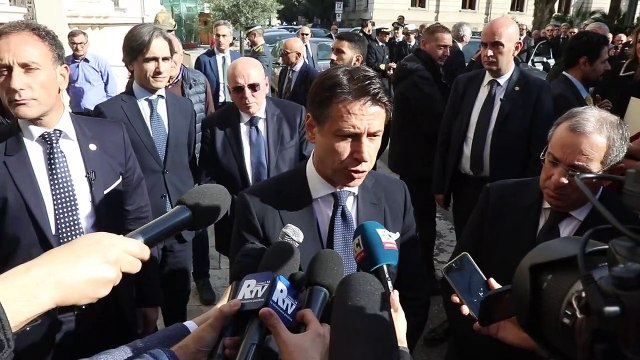 Reggio Calabria, il premier Conte a piazza Italia: le immagini e l'intervista