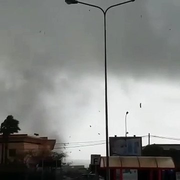 Crotone, il Centro Commerciale Le Spighe colpito duramente dal tornado: danni gravissimi