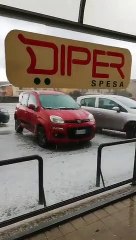 Cinquefrondi (RC): strade imbiancate a causa di una breve ma intensa grandinata