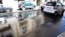 Reggio Calabria: le immagini dell'enorme perdita d'acqua in Via San Francesco da Paola