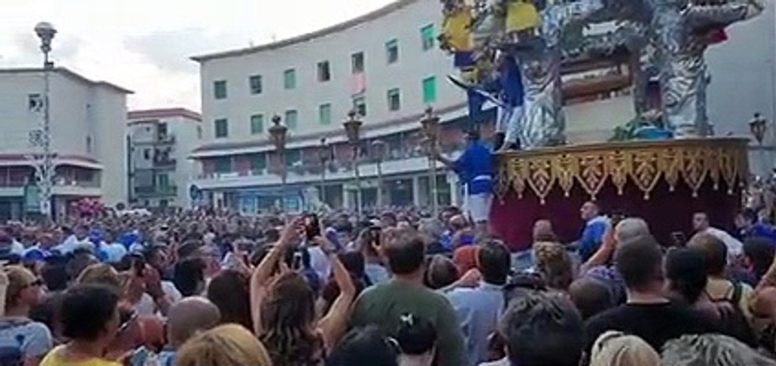 Messina in festa: le spettacolari immagini della partenza della Vara