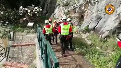 CefalÃ¹: le immagini del soccorso del turista rimasto ferito durante un'escursione