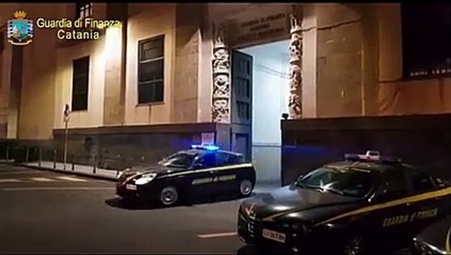 Catania, associazione mafiosa ed estorsione: blitz della Guardia di Finanza, le immagini