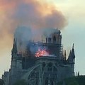 Incendio devasta Notre-Dame a Parigi, crolla il tetto della Cattedrale