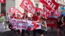 A Reggio Calabria la mobilitazione della Sinistra: sindacati e politici guidano 25.000 manifestanti contro il Governo