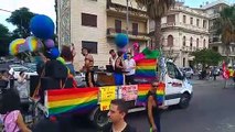 Reggio Calabria, le immagini del corteo del Gay Pride: migliaia di persone, un mare di colori