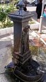 Reggio Calabria: la fontana di Piazza Sant'Agostino Ã¨ rotta e lâ€™acqua si perde per strada, le immagini