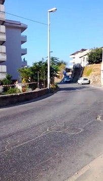 Reggio Calabria, a San Cristoforo un mezzo pesante ha urtato un muretto che Ã¨ crollato