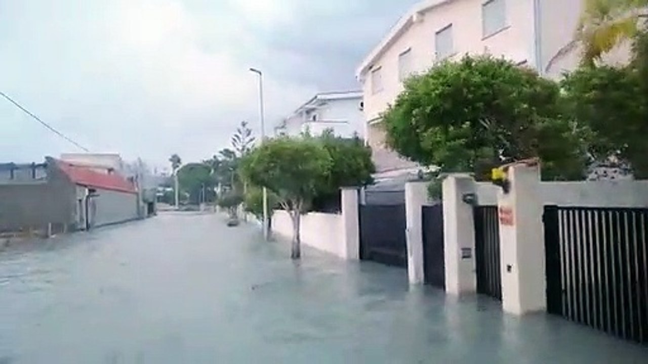 Forte maltempo a Reggio Calabria, le immagini di Saline Joniche sommersa dall'acqua