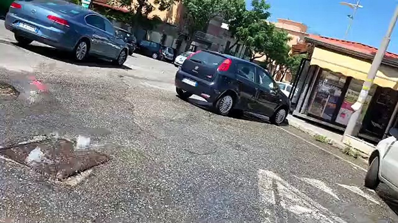 Reggio Calabria: guasti alla rete idrica e perdite d'acqua in tutta la cittÃ , le immagini da via Cardinale Portanova