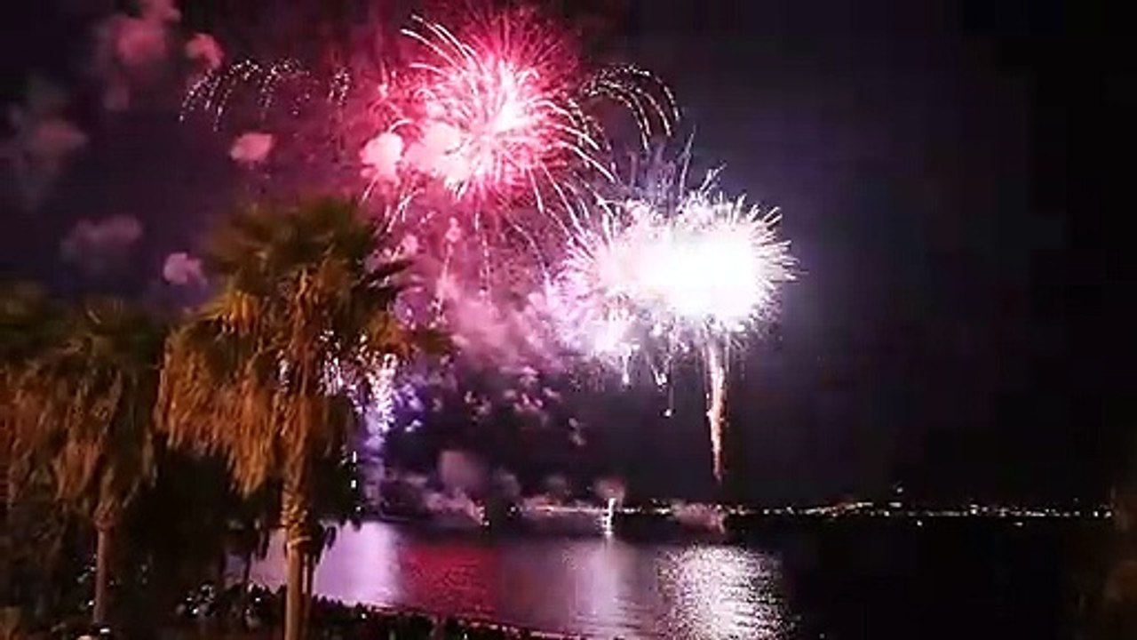 Reggio Calabria, la "batteria" finale dei fuochi d'artificio di Festa di Madonna sul Lungomare