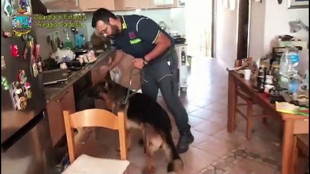 Reggio Calabria, operazione Smetto quando voglio : scovato sofisticato laboratorio artigianale di produzione di droghe