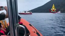Stromboli: Vigili del Fuoco e Guardia Costiera soccorrono gli occupanti di un catamarano in difficoltÃ 