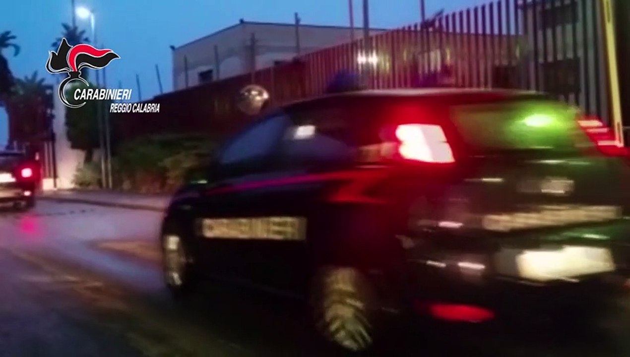 Reggio Calabria, maxi blitz in atto a Ciccarello: centinaia di militari in azione, le immagini
