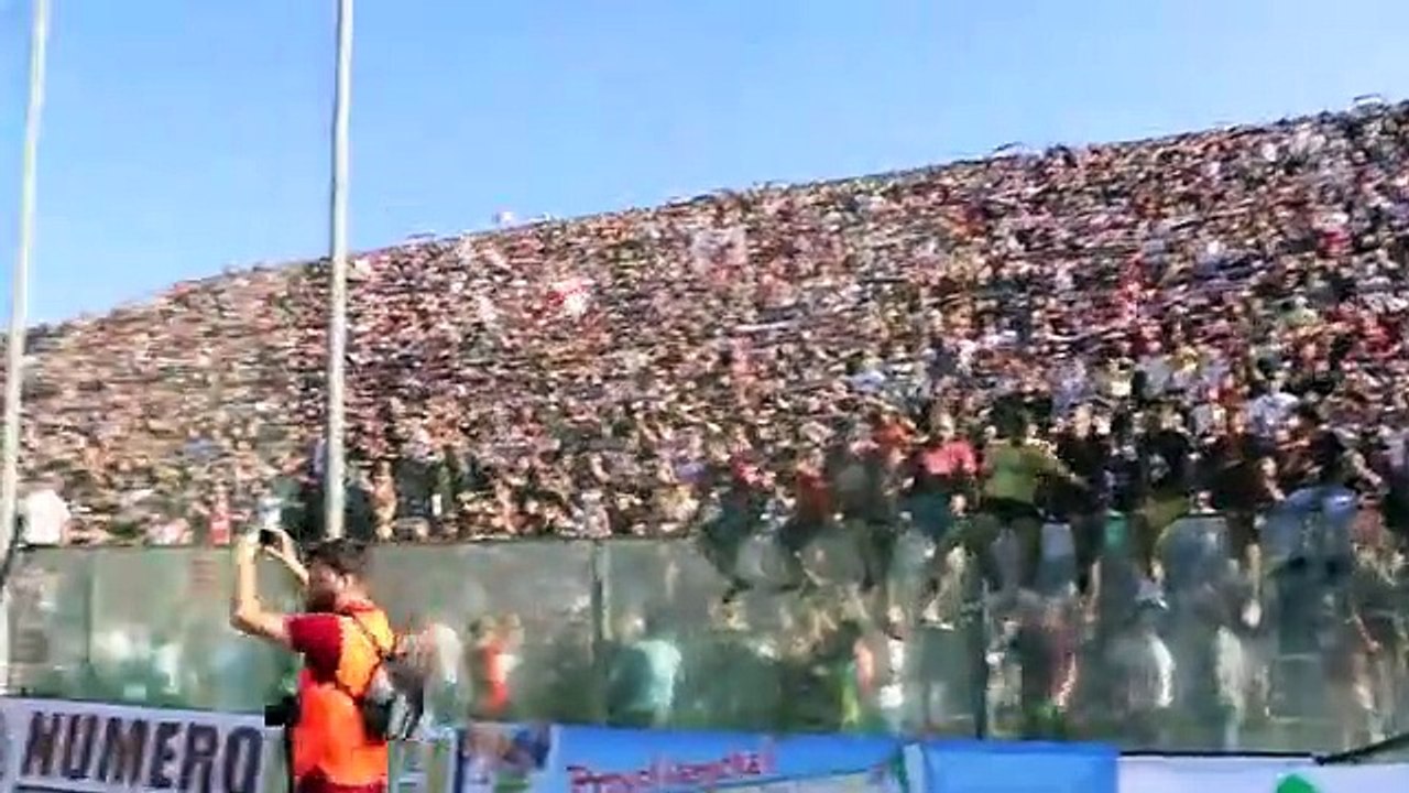 Reggina-Bisceglie, la Curva Sud festante dopo lo splendido 3-0 della squadra di Toscano