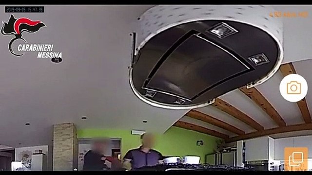Messina, furti in abitazione: le immagini dei due giovani arrestati dai Carabinieri
